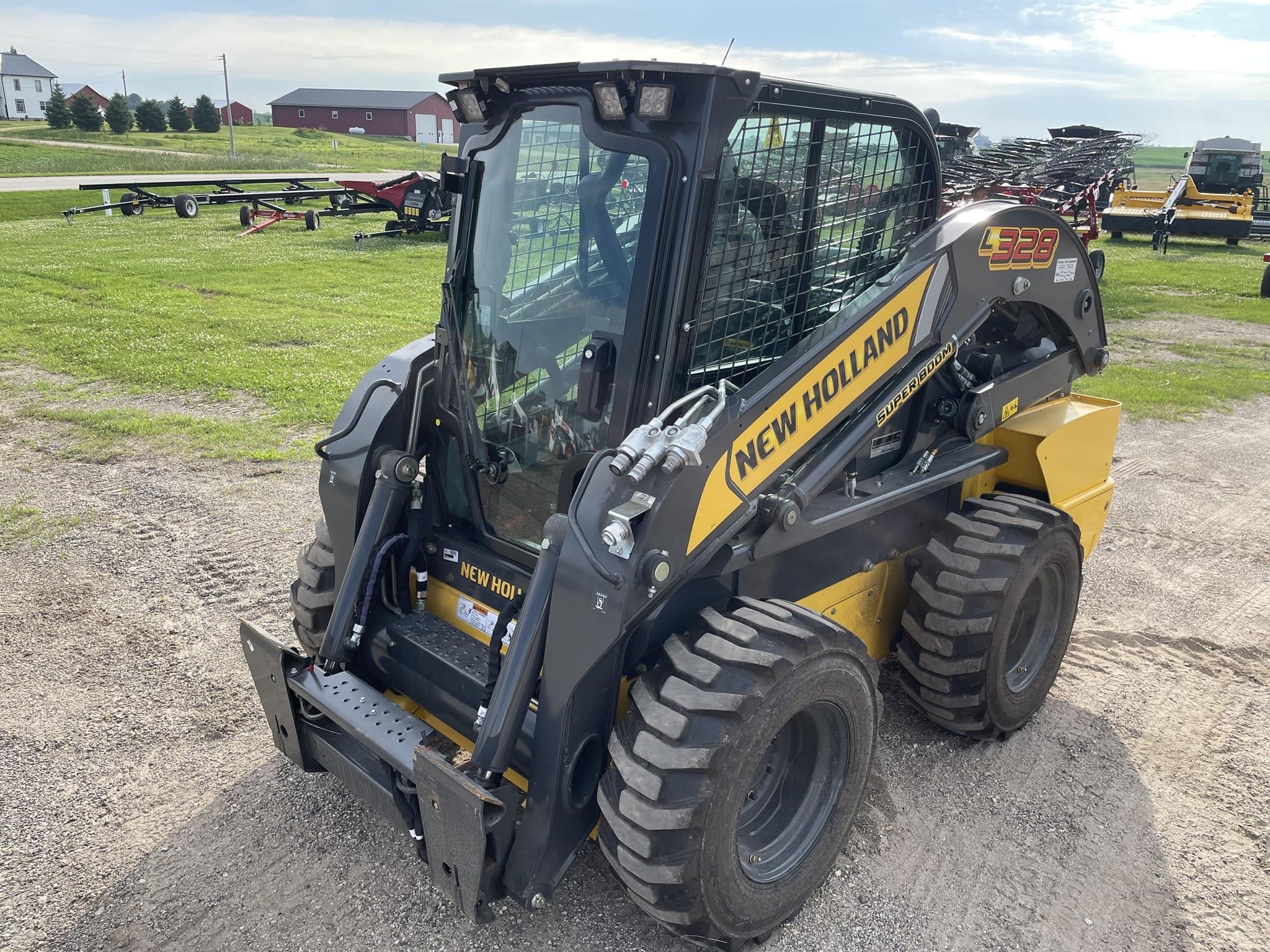 Photo of a 2024 New Holland L328