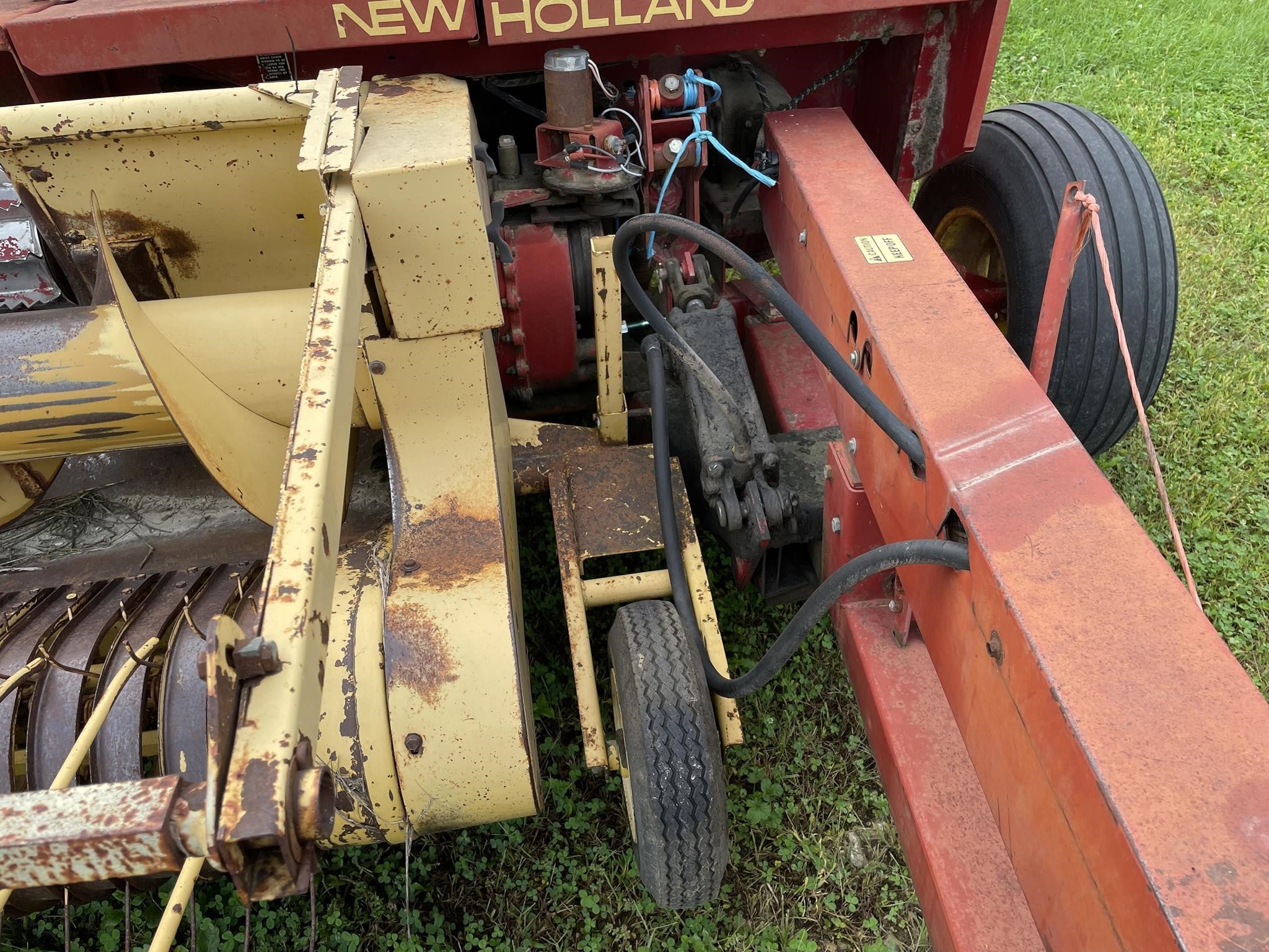 0 New Holland 892