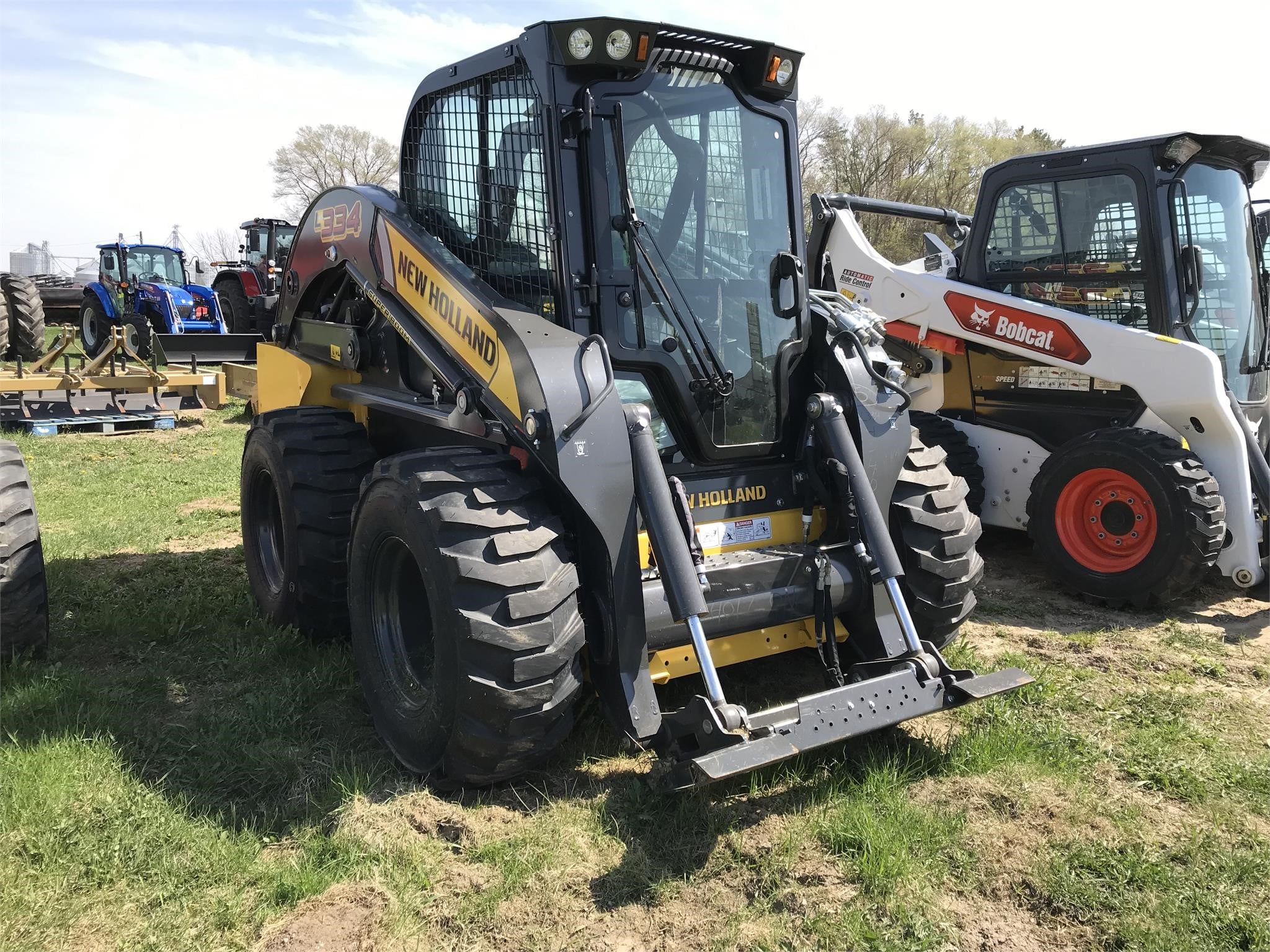Photo of a 2023 New Holland L334