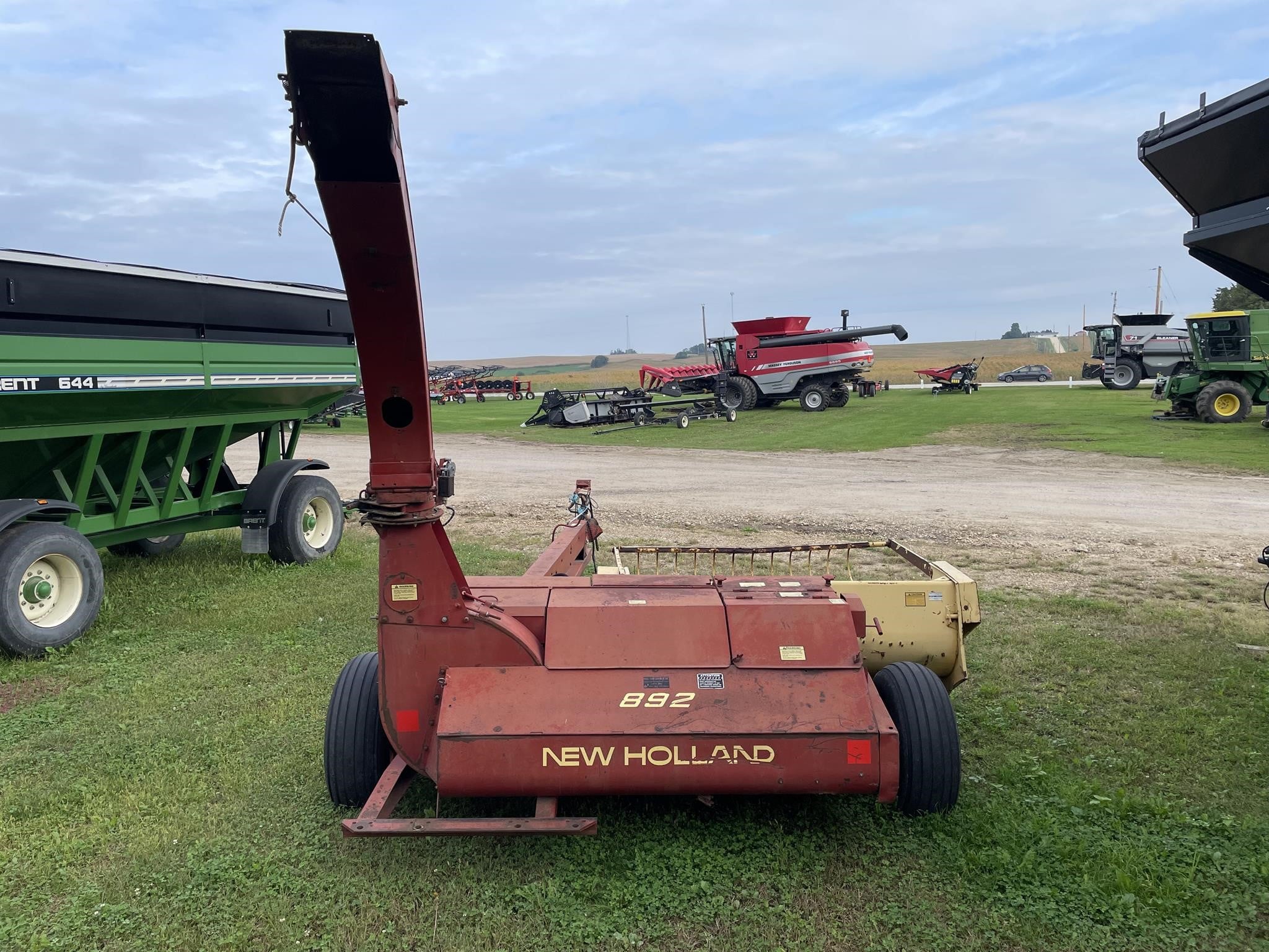 0 New Holland 892