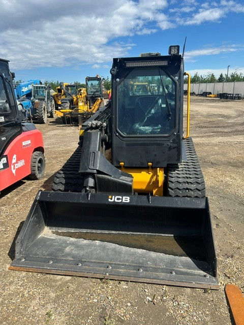 Photo of a 2019 JCB 3TS-8T