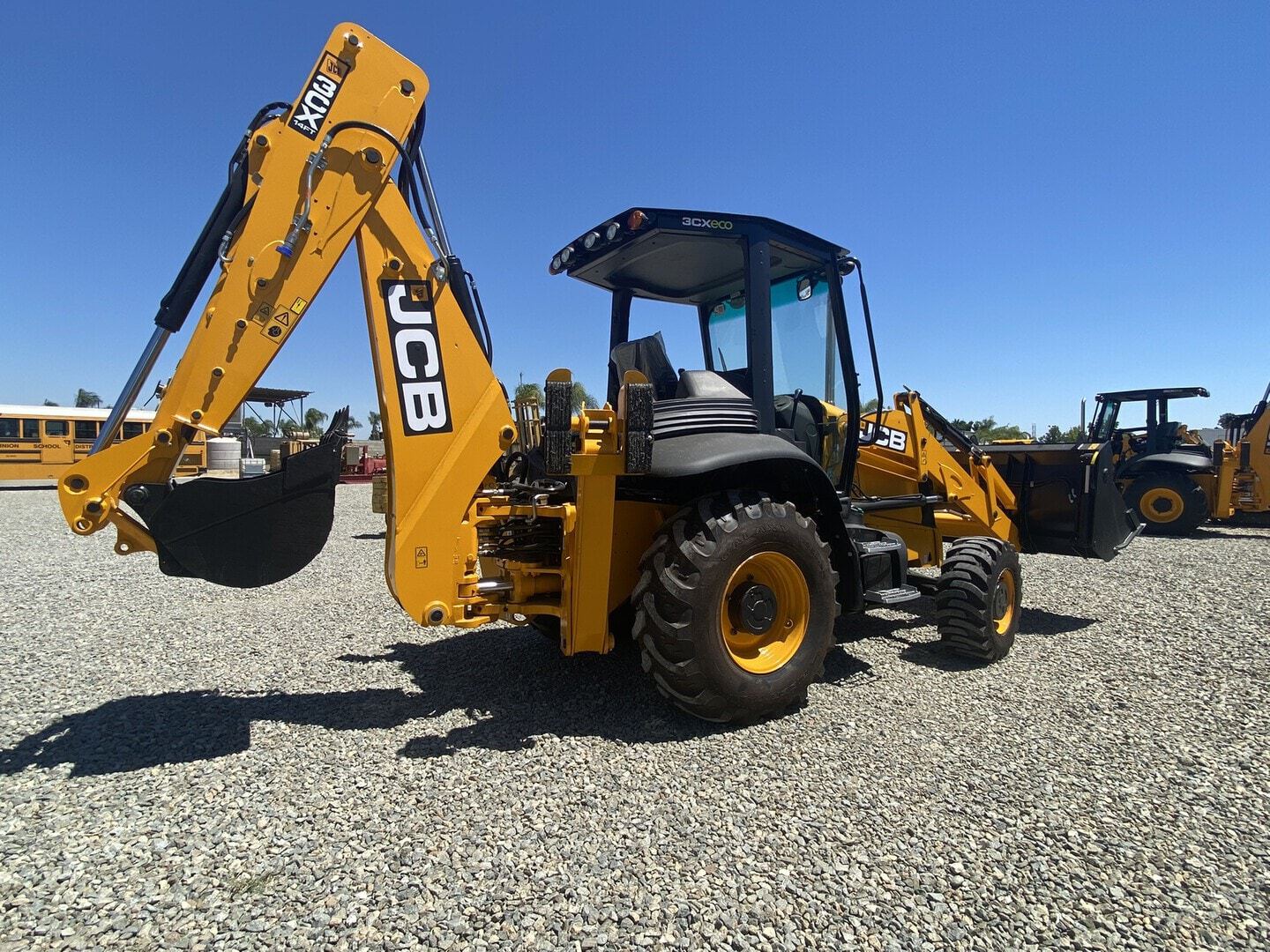 lemohoney03　0628 New 2023 JCB 437 ZX in Shafter, CA