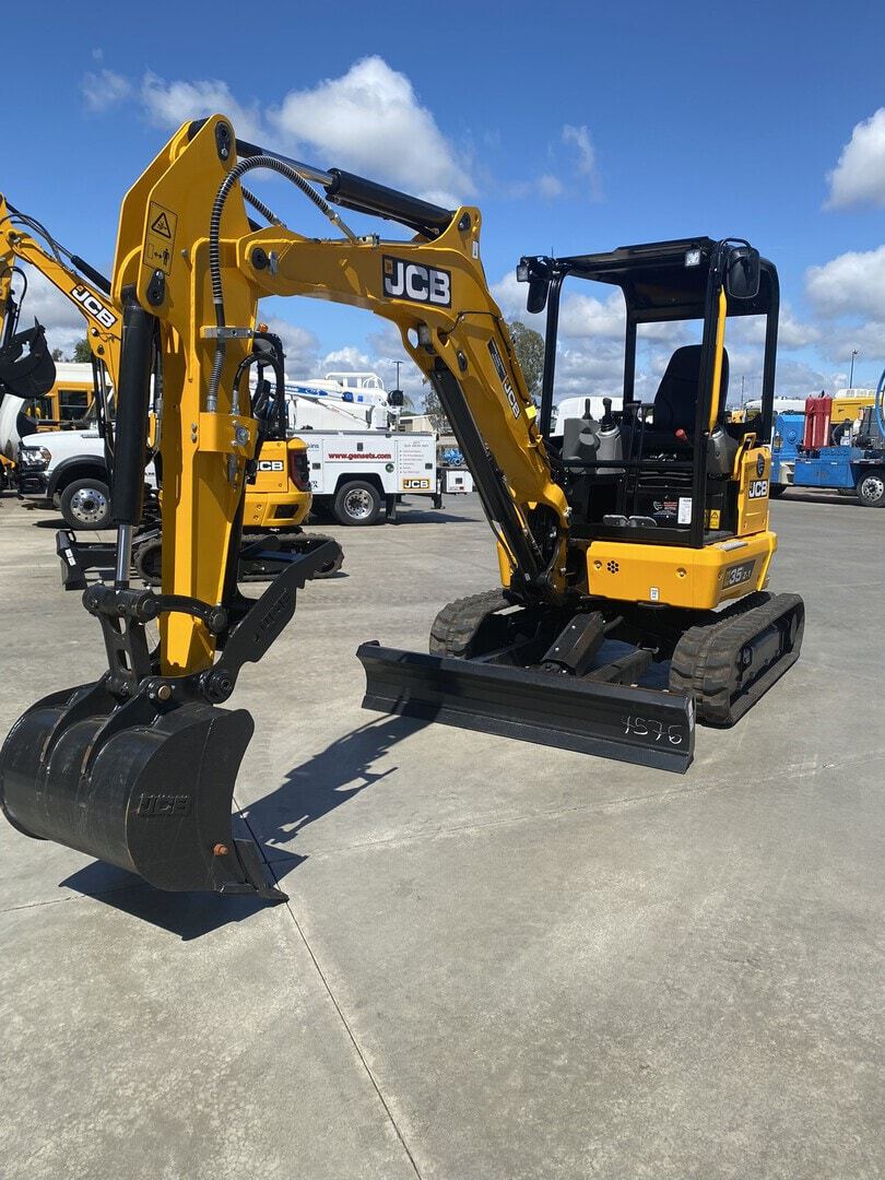 New 2023 JCB 437 ZX in Shafter, CA