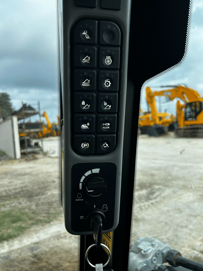 2024 JCB 3TS-8T