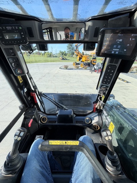 2023 JCB 3TS-8T