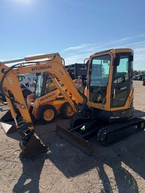 Photo of 2015 Hyundai ROBEX 25Z-9AK