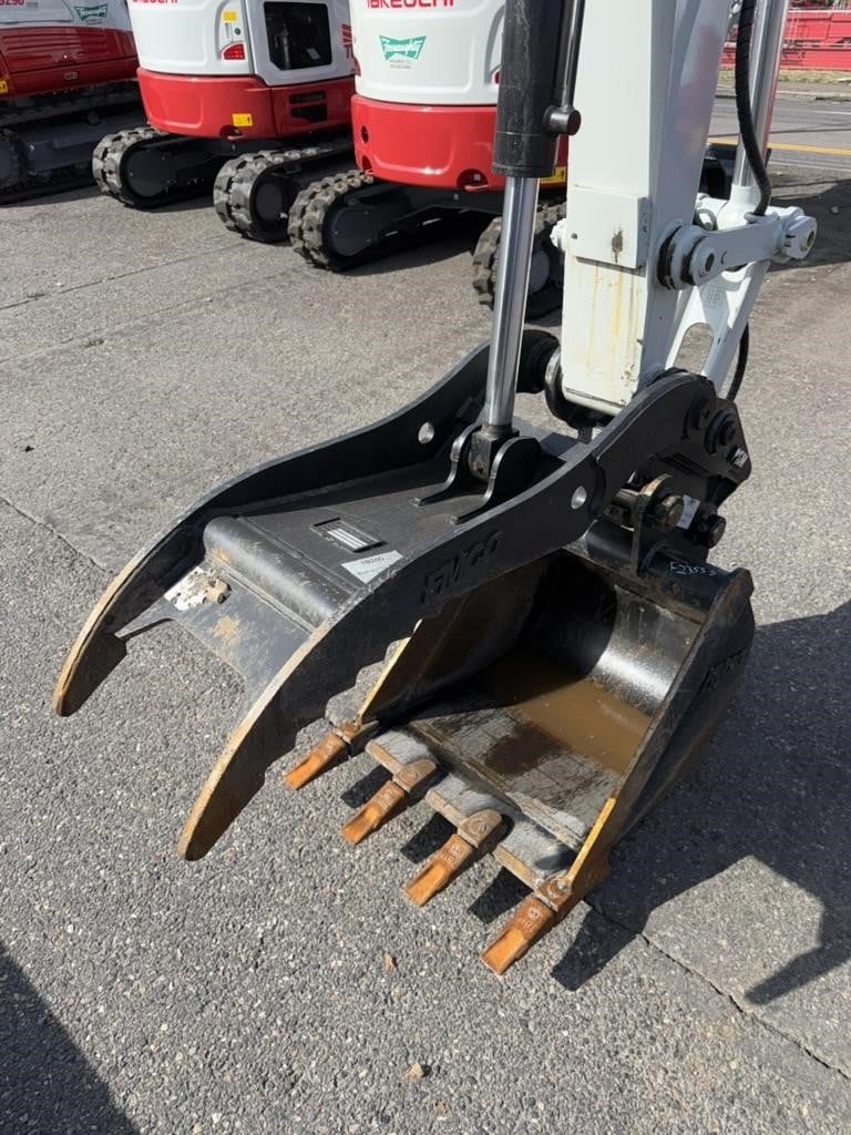 2025 Takeuchi TB260