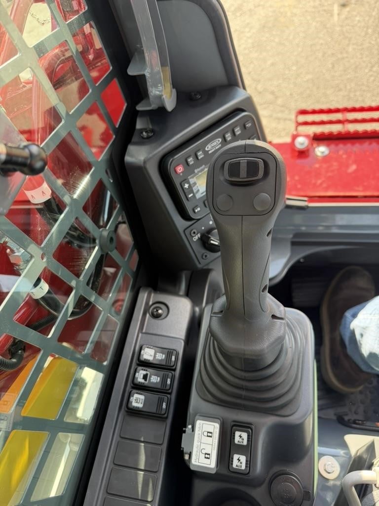2026 Takeuchi TL8R2