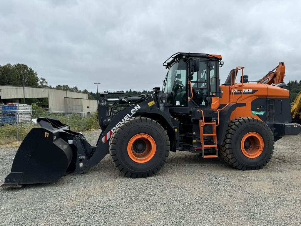 Photo of a 2024 Develon DL320-7