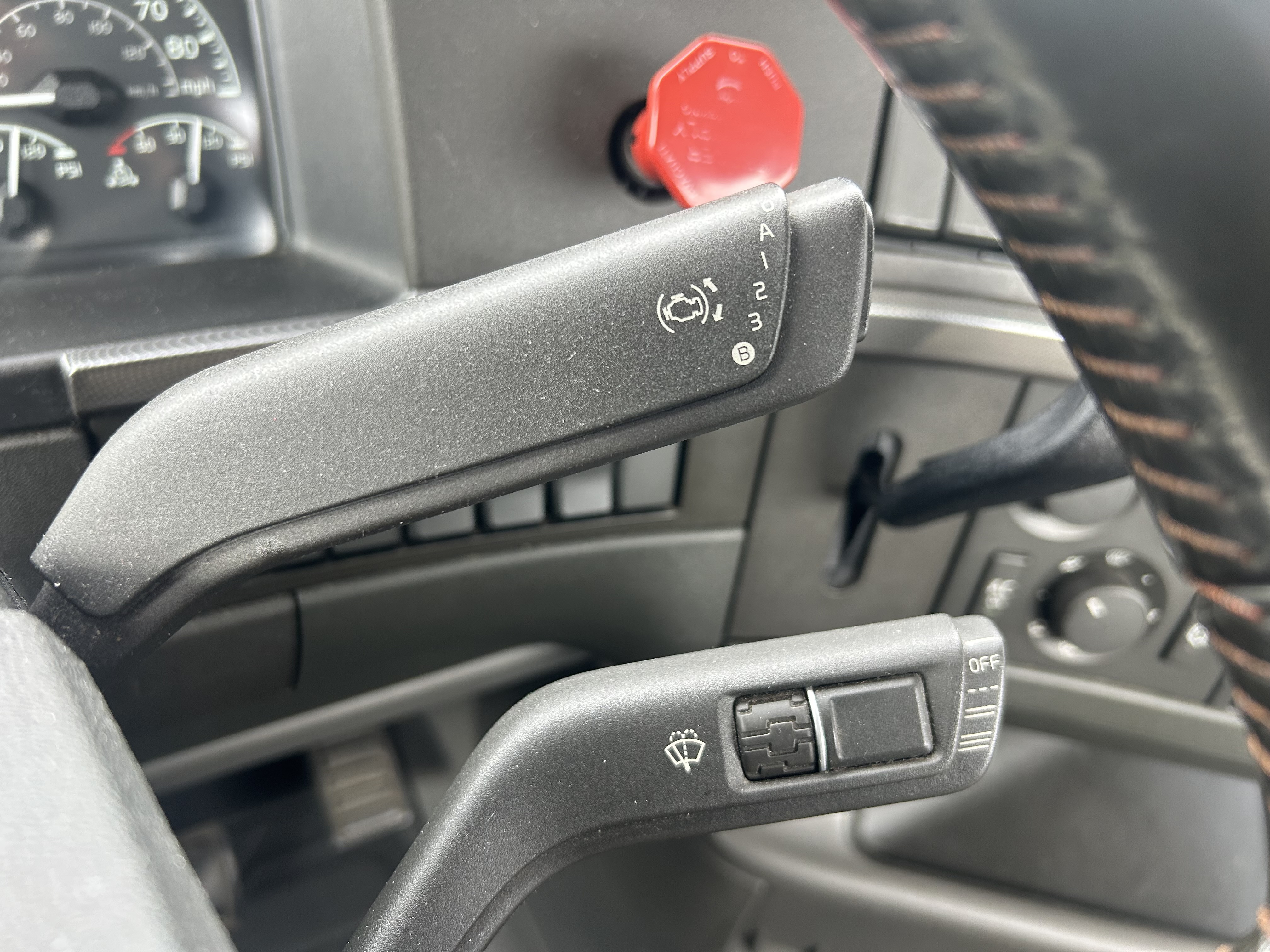 2023 Volvo VNL64T