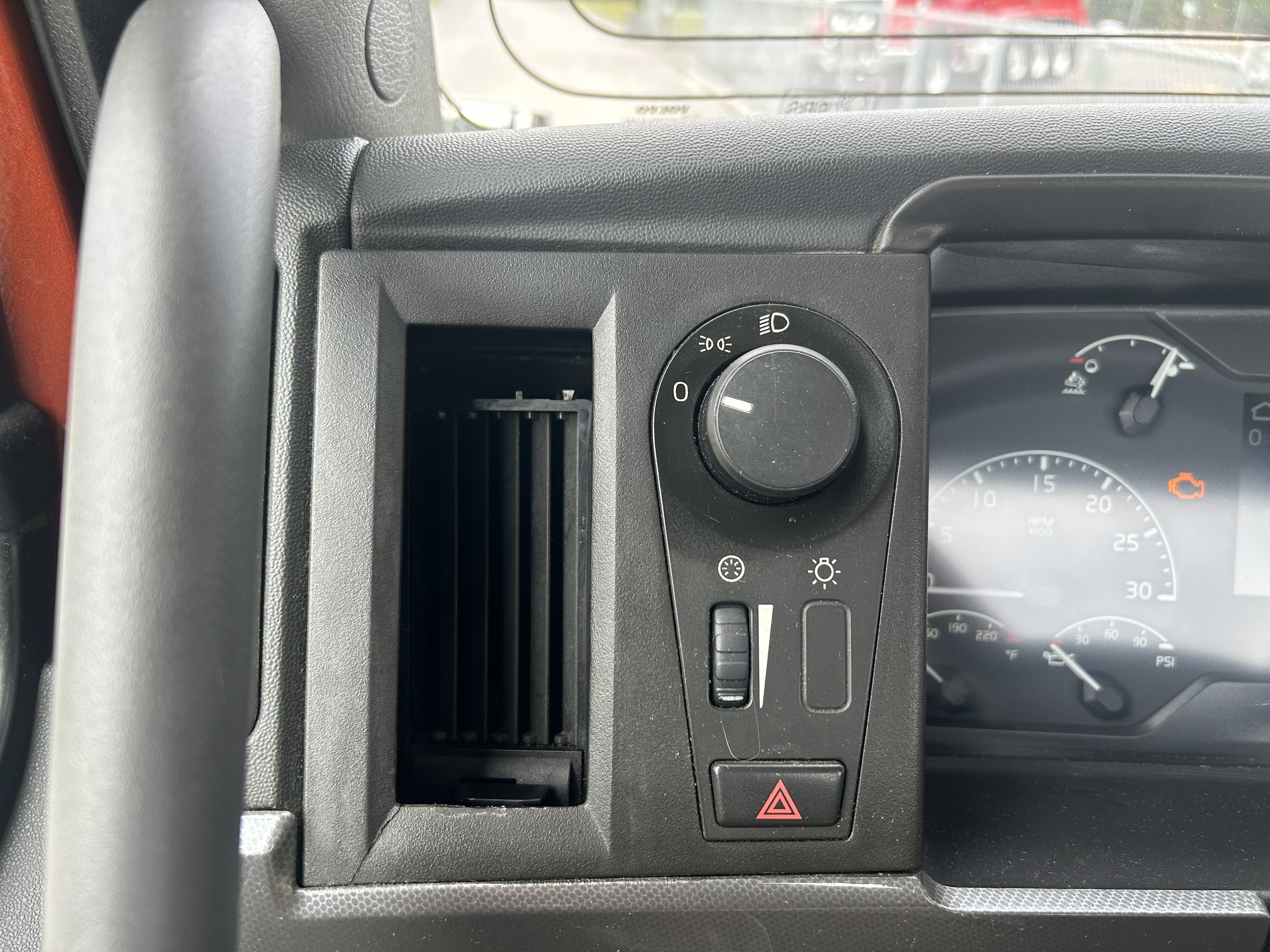 2023 Volvo VNL64T