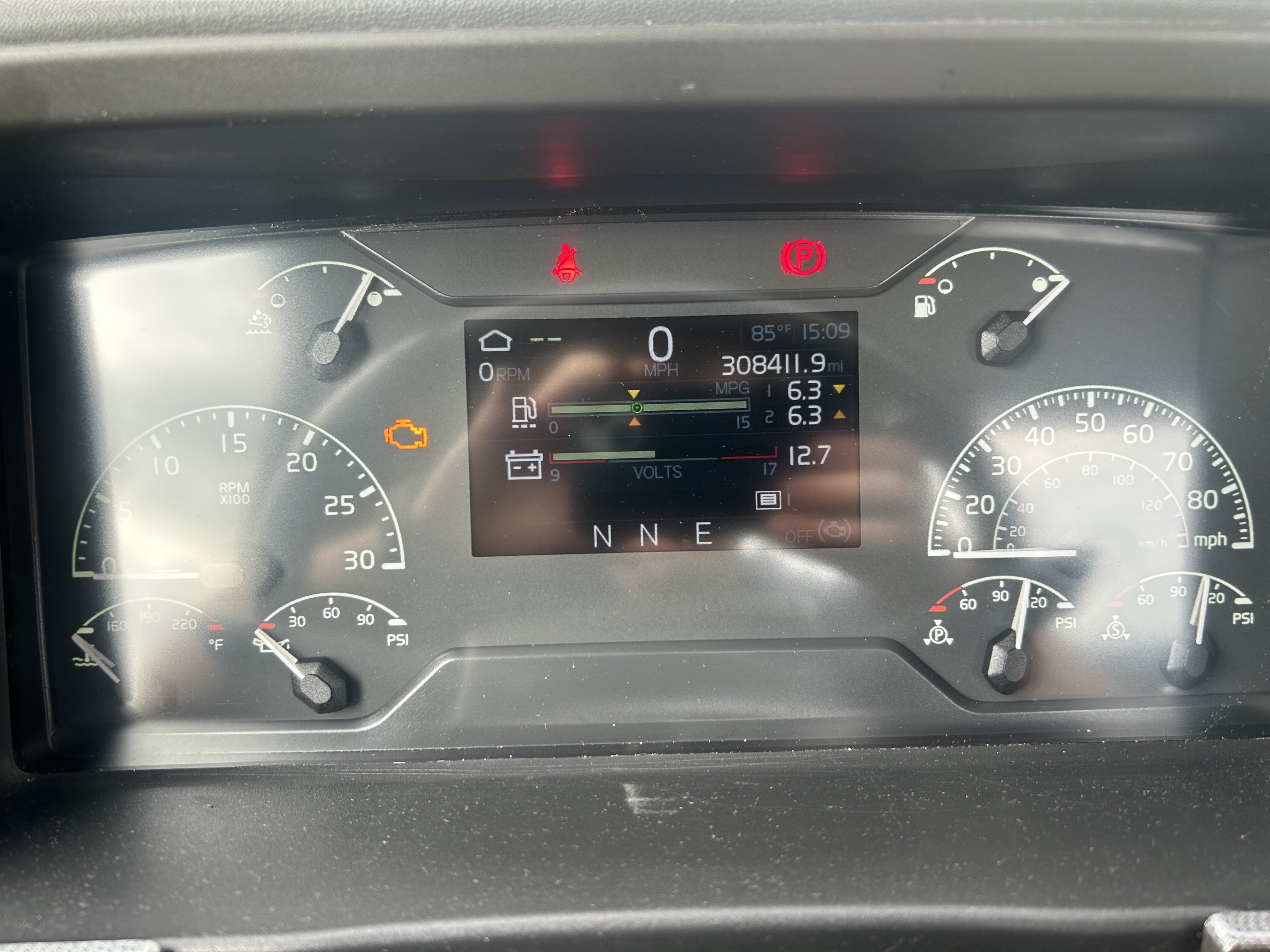 2023 Volvo VNL64T