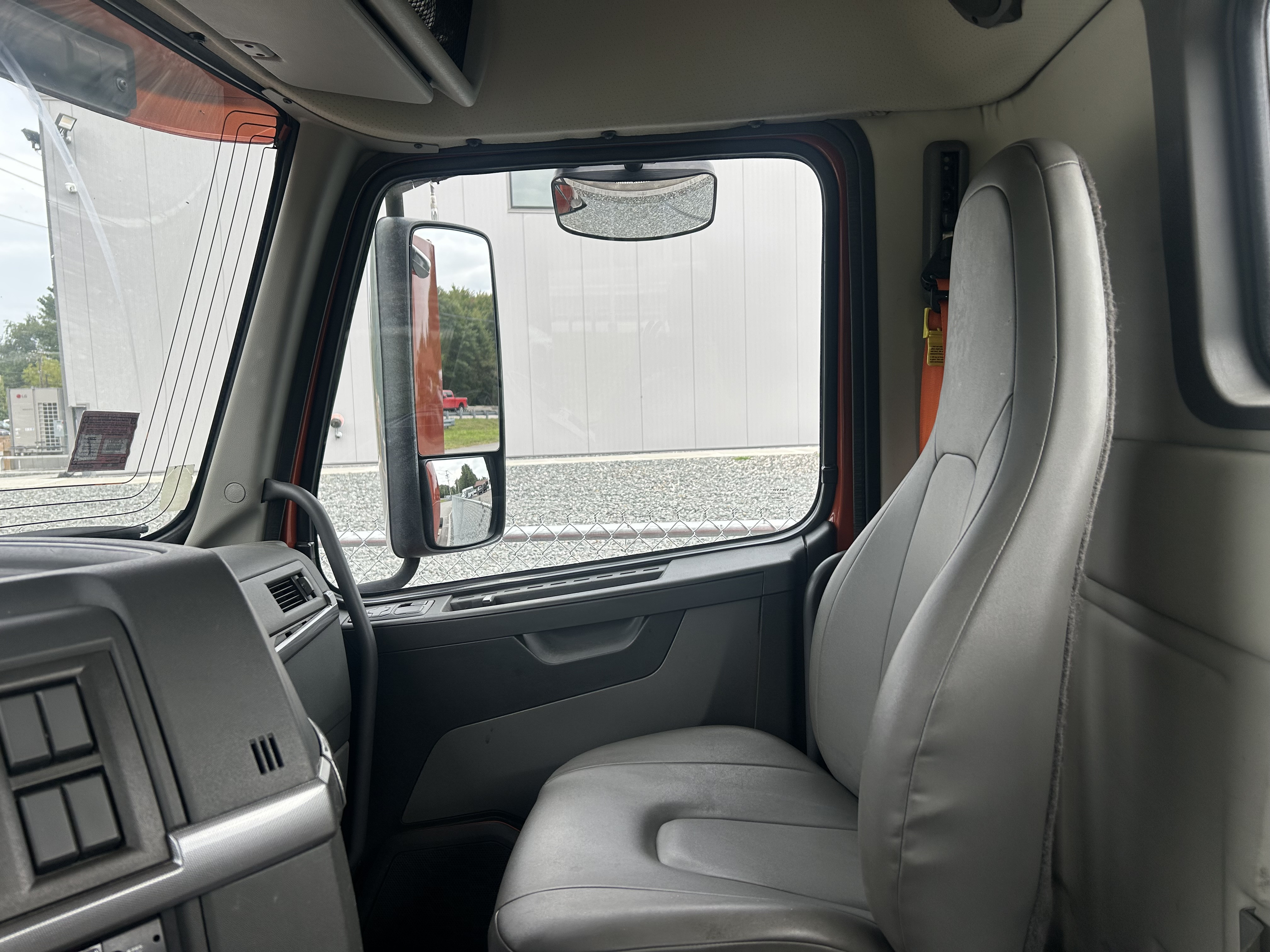 2023 Volvo VNL64T
