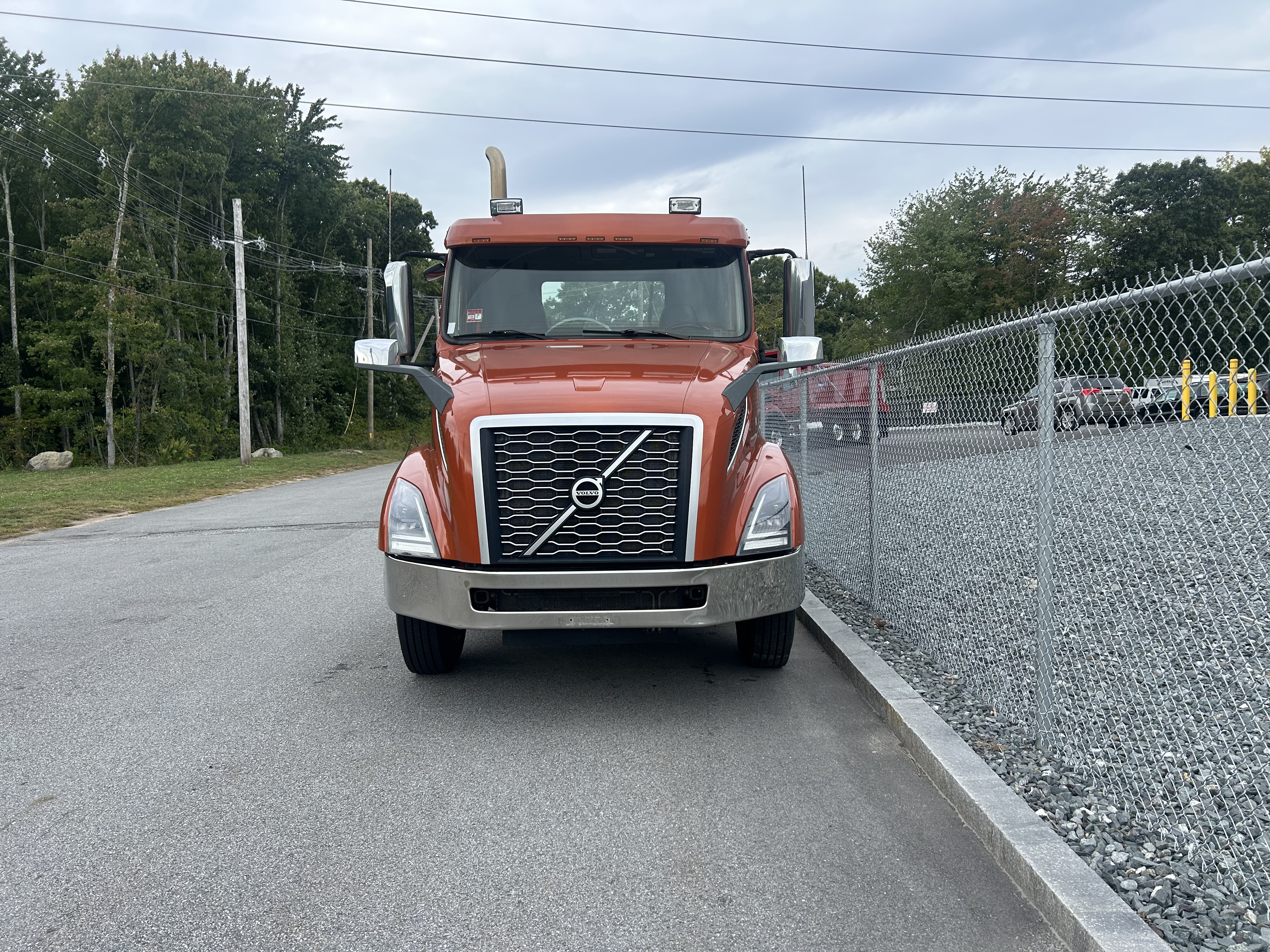2023 Volvo VNL64T