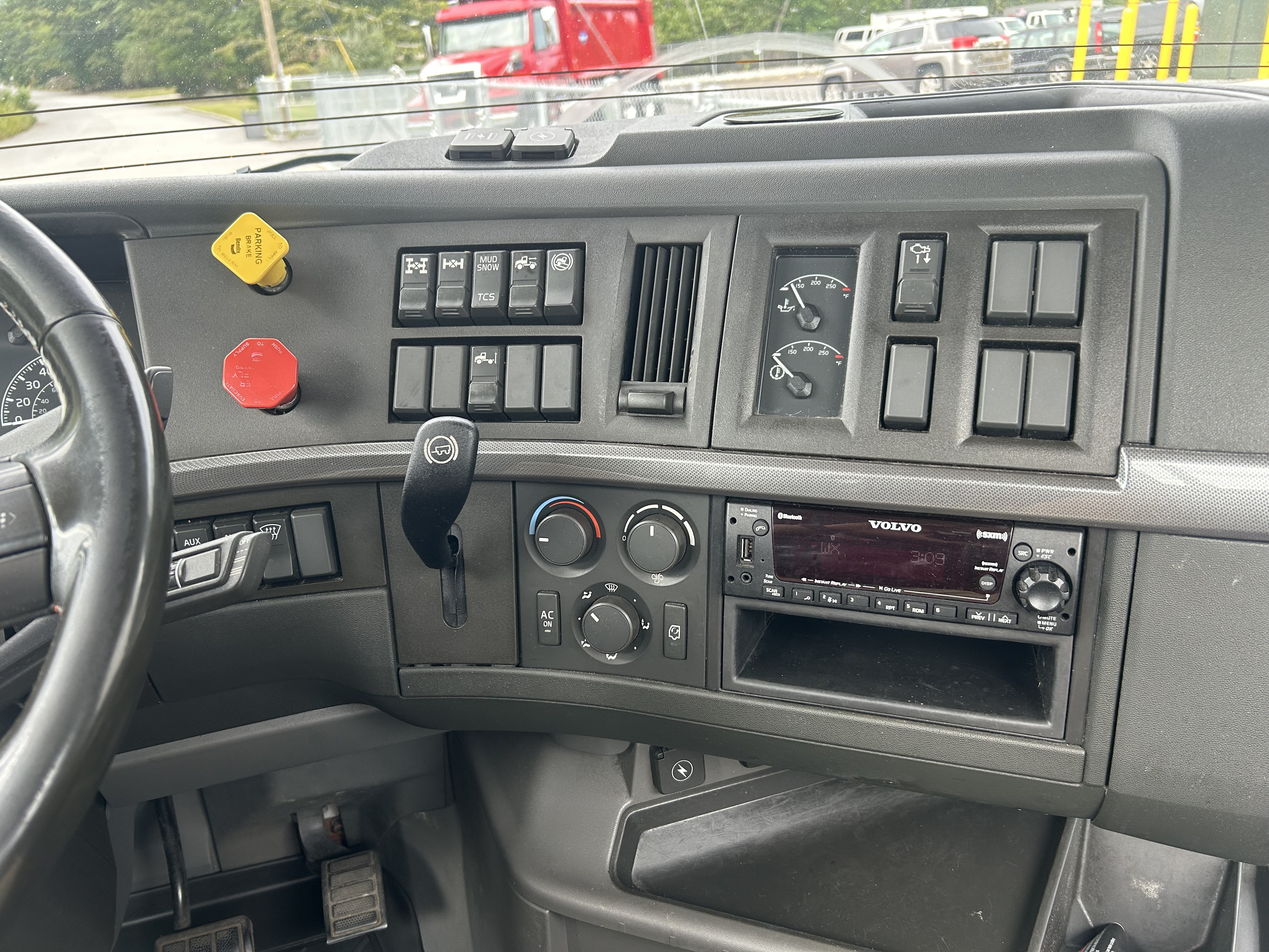 2023 Volvo VNL64T