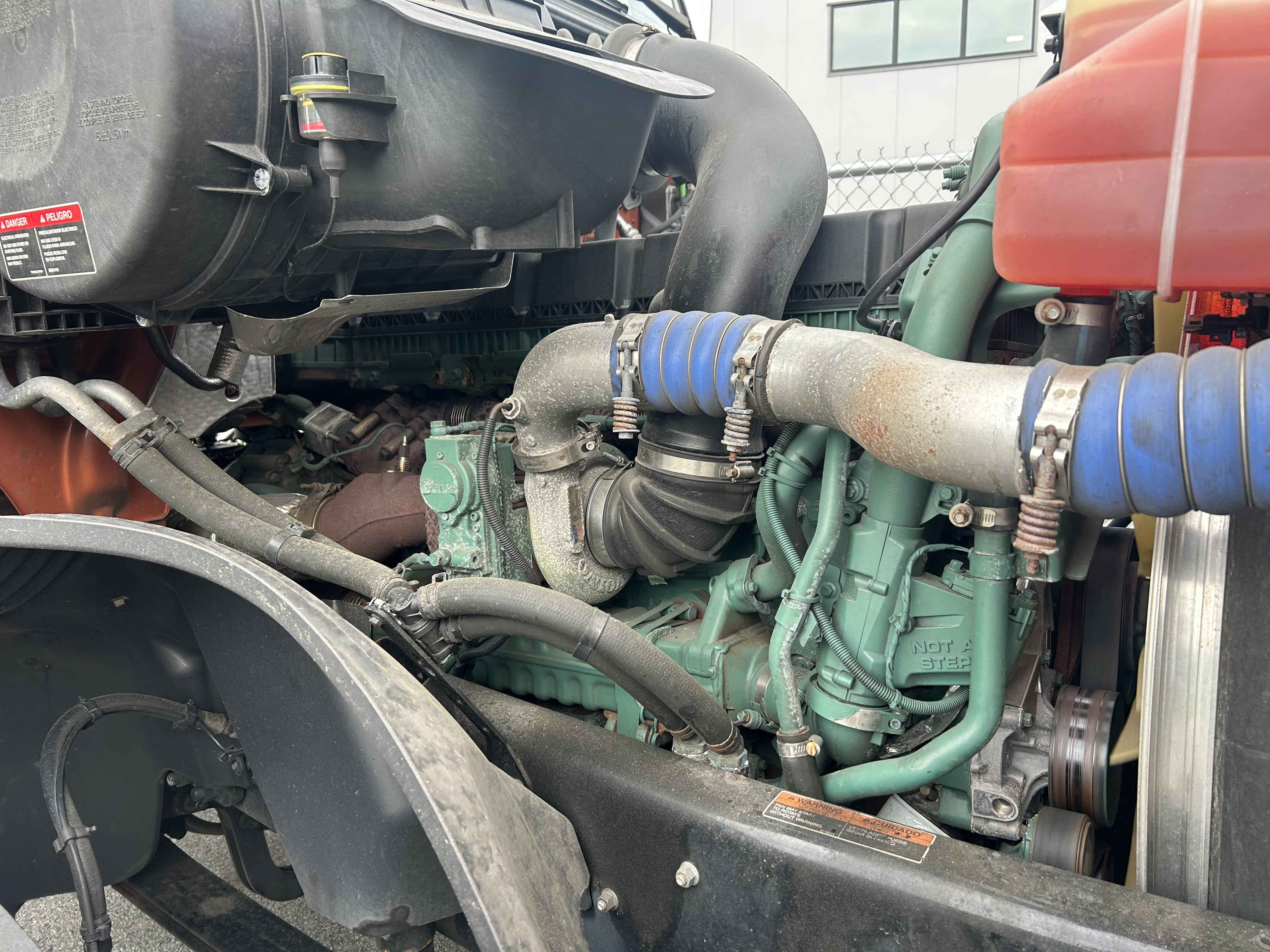 2023 Volvo VNL64T