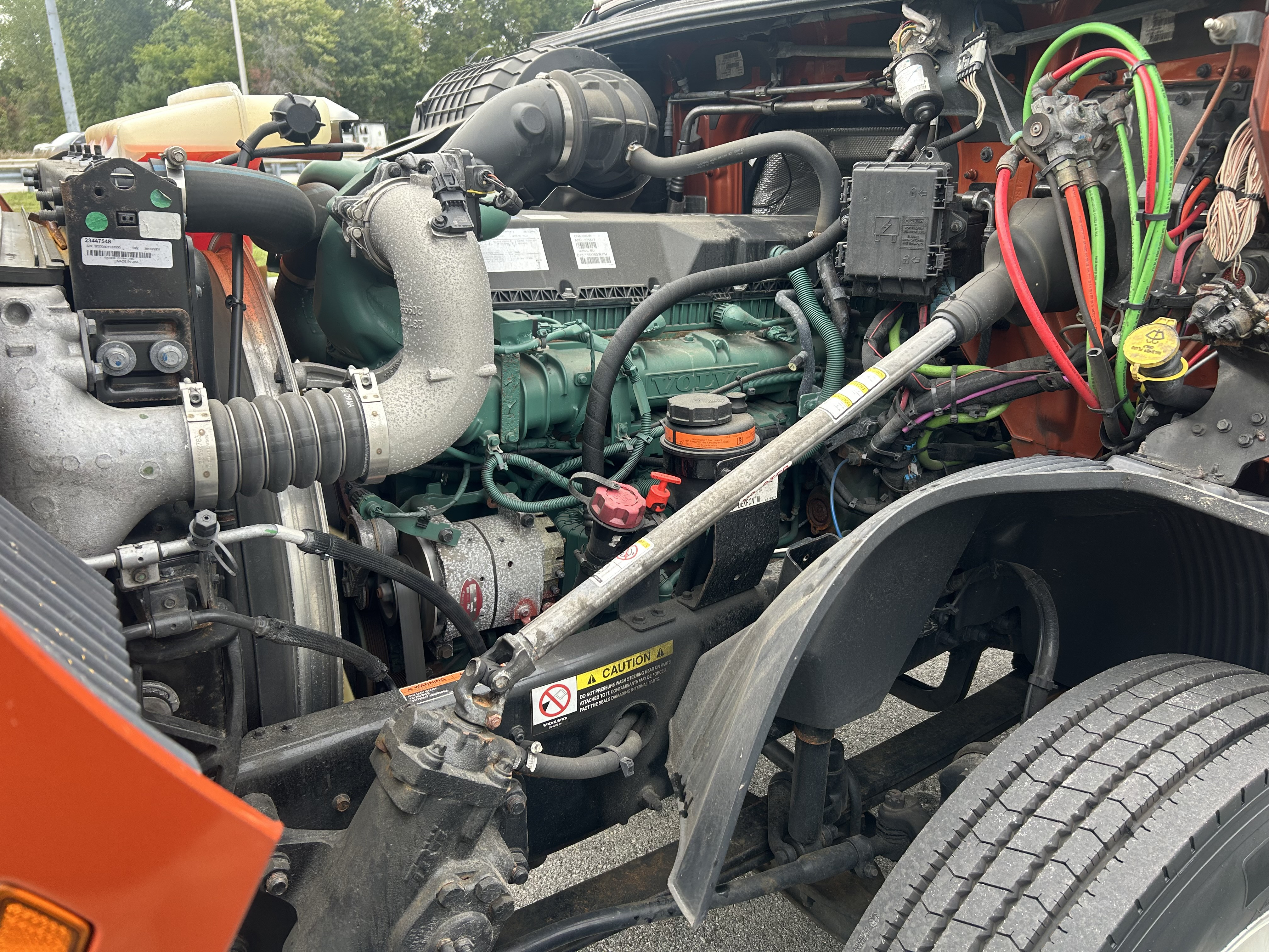 2023 Volvo VNL64T