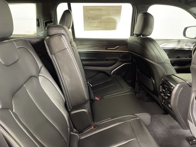 2025 Jeep Grand Cherokee L Limited - Photo 16