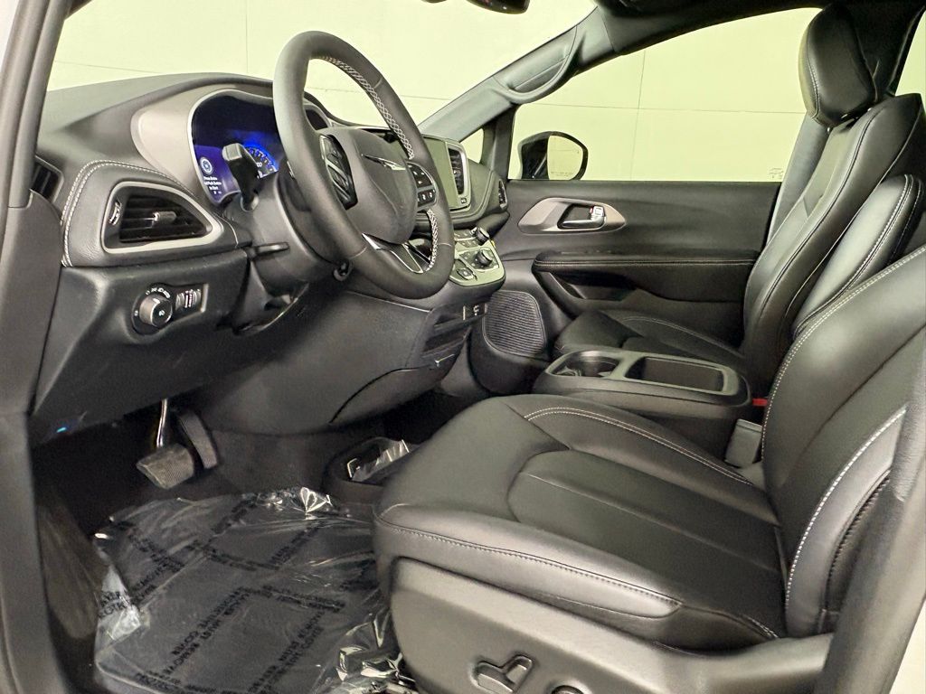 2026 Chrysler Pacifica Select - Photo 22