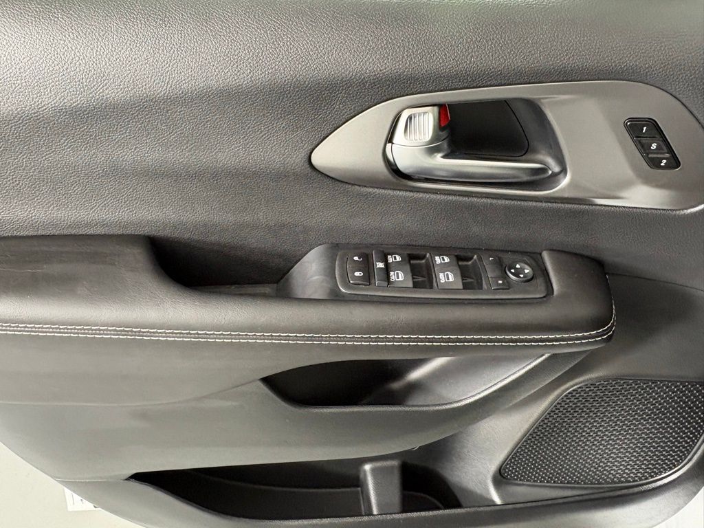 2026 Chrysler Pacifica Select - Photo 20