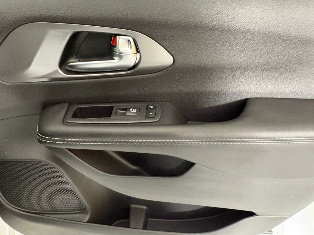 2026 Chrysler Pacifica Select - Photo 12