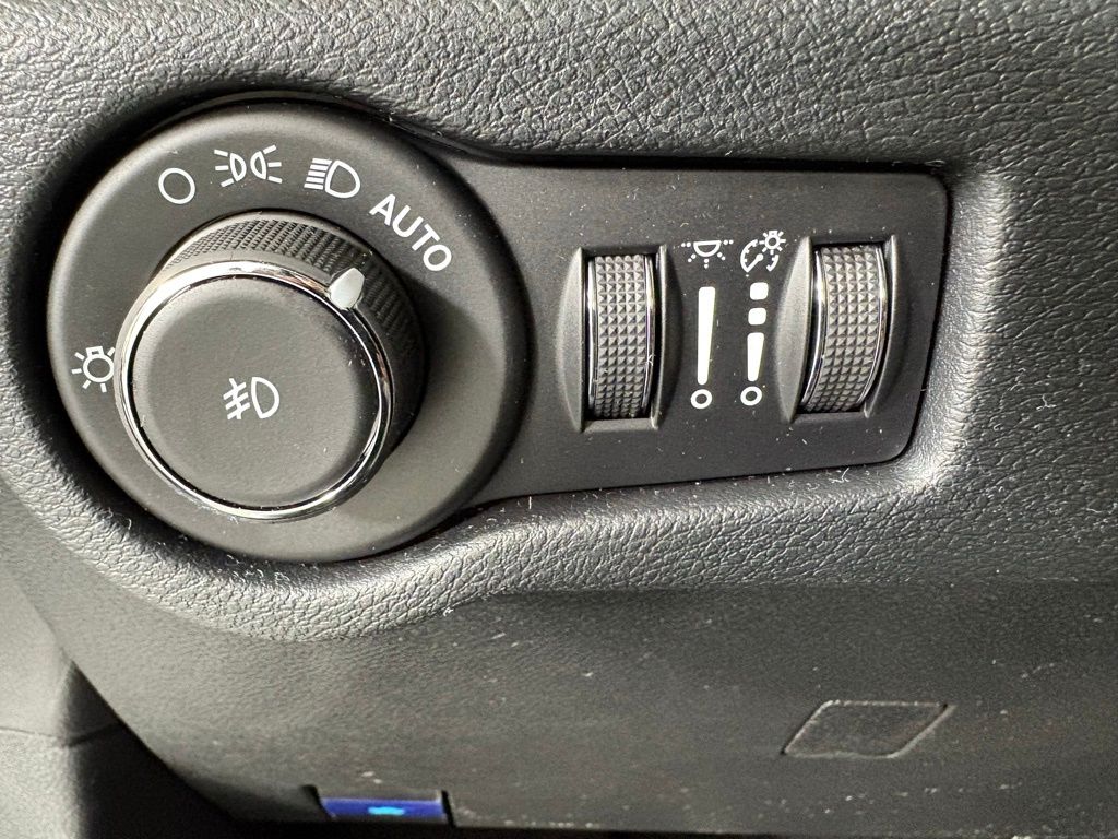 2026 Chrysler Pacifica Select - Photo 27