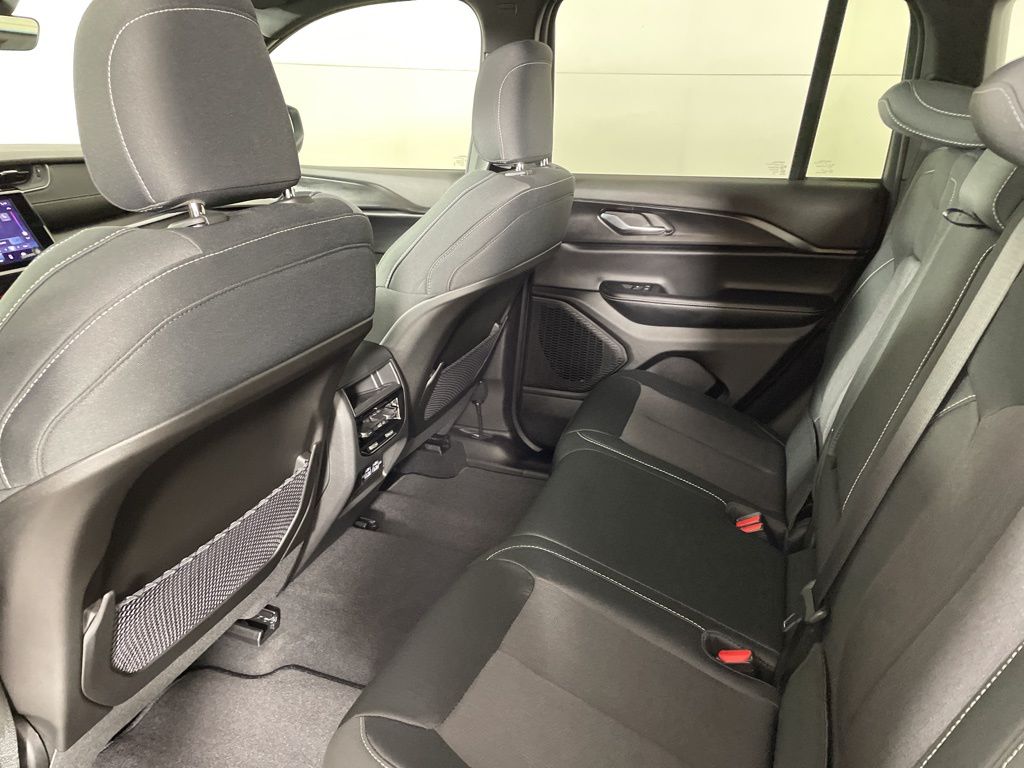 2025 Jeep Grand Cherokee Laredo - Photo 39
