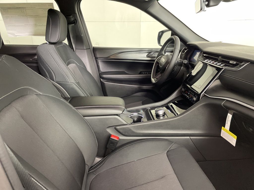 2025 Jeep Grand Cherokee Laredo - Photo 13