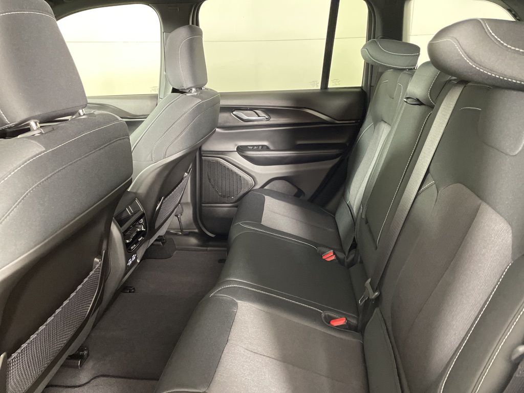 2025 Jeep Grand Cherokee Laredo - Photo 38