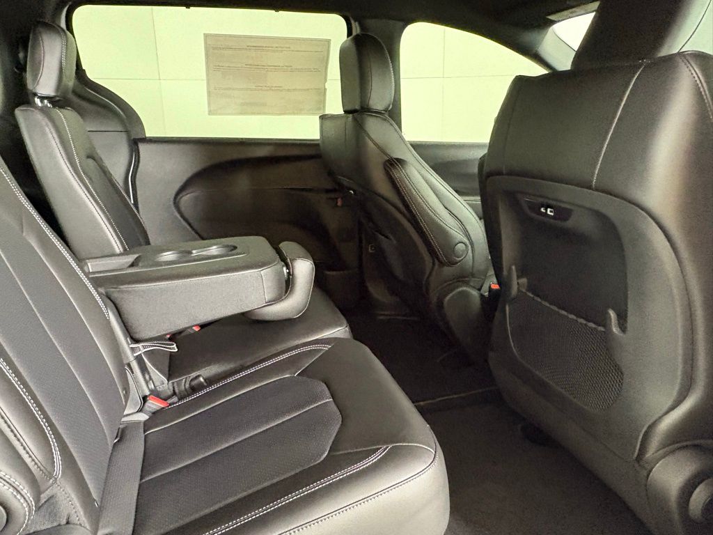 2026 Chrysler Pacifica Select - Photo 17