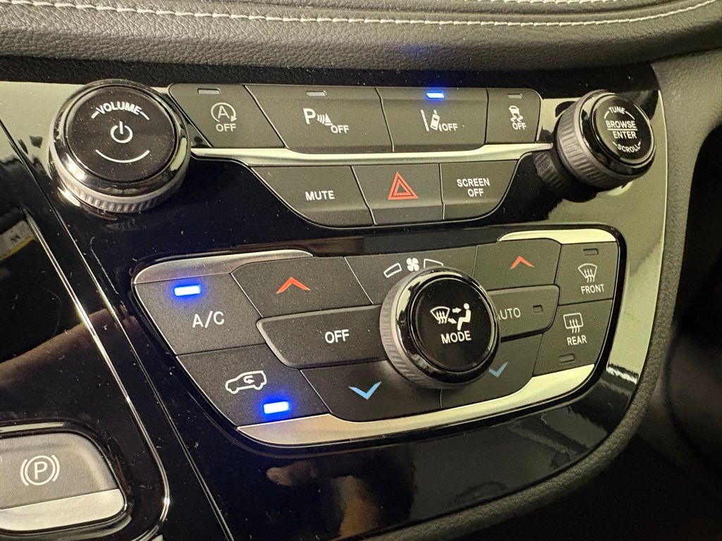 2026 Chrysler Pacifica Select - Photo 34