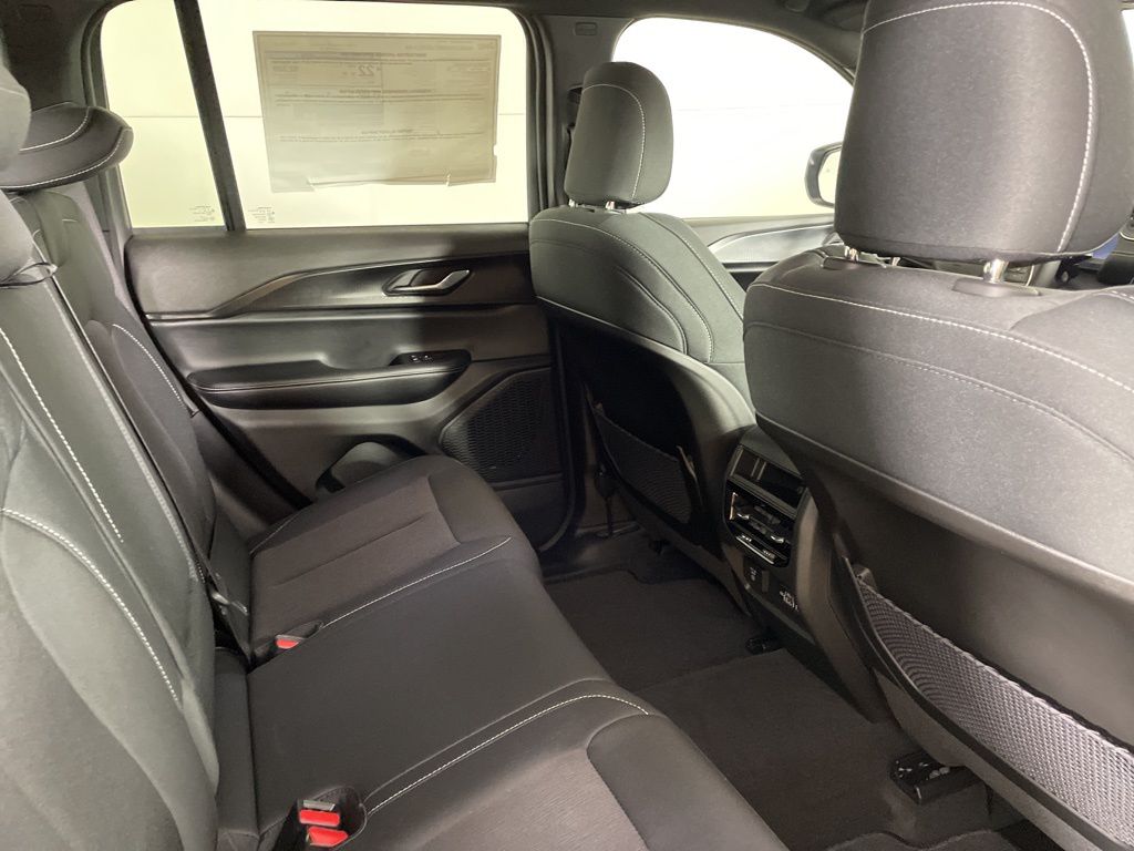 2025 Jeep Grand Cherokee Laredo - Photo 17