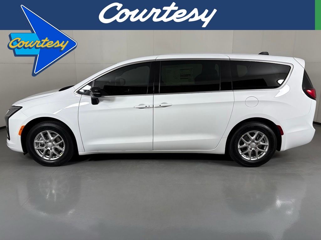 2026 Chrysler Pacifica Select - Photo 42