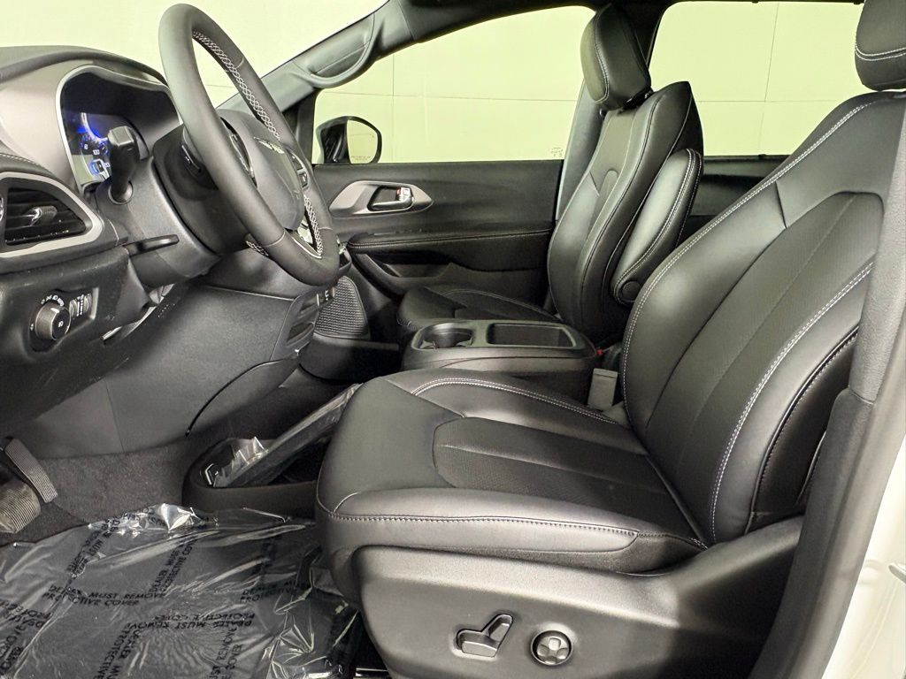 2026 Chrysler Pacifica Select - Photo 21