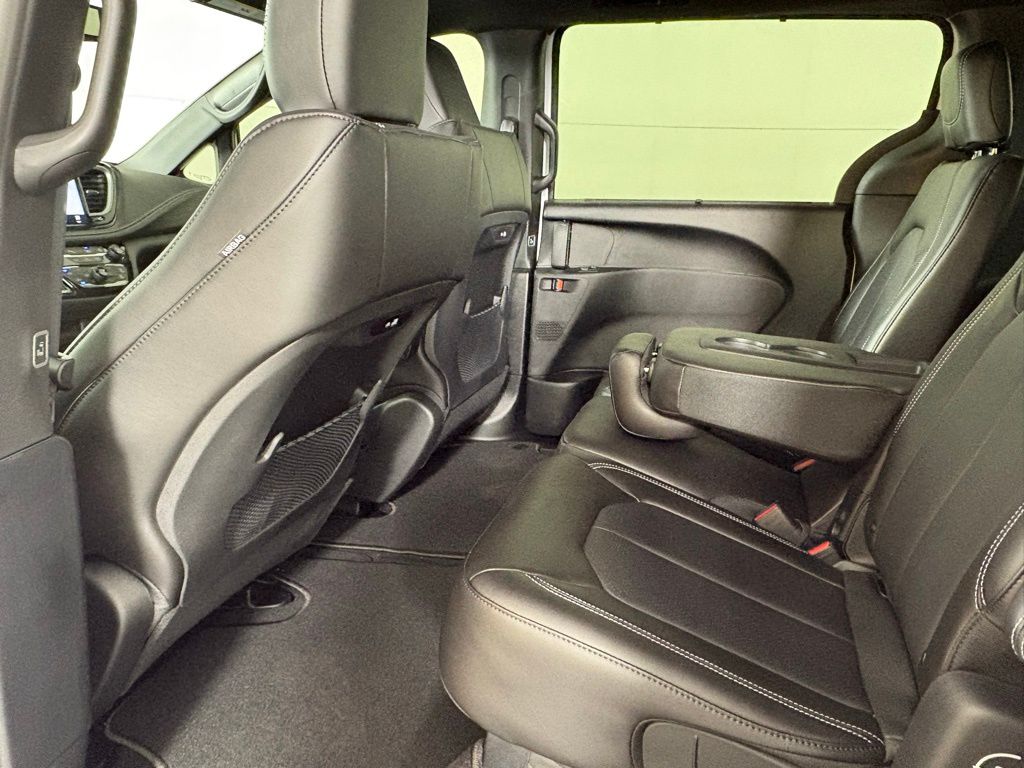 2026 Chrysler Pacifica Select - Photo 39