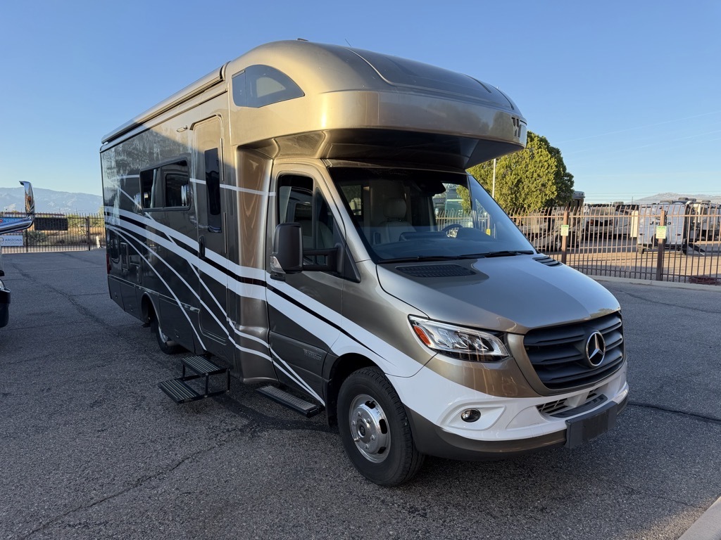 2021 Winnebago Navion 24d