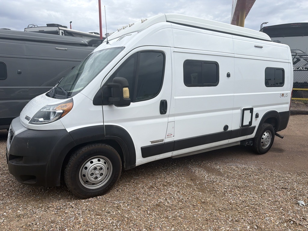 2022 Winnebago Solis 59px