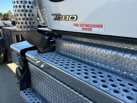 2023 Kenworth T680
