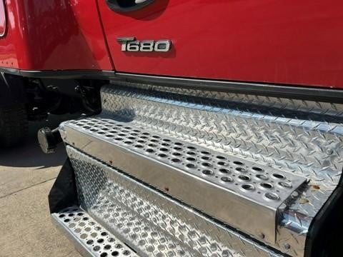 2023 Kenworth T680