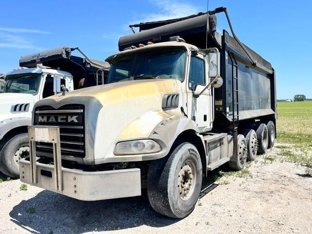 Photo of a 2018 Mack GRANITE 64BR