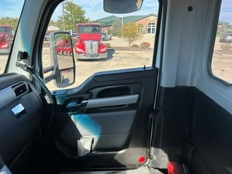2023 Kenworth T680