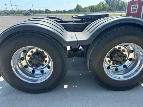 2023 Kenworth T680