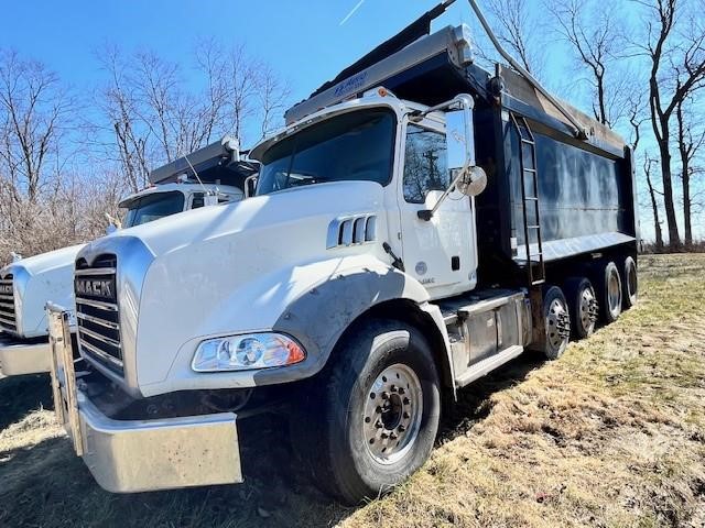 Photo of a 2018 Mack GRANITE GU813