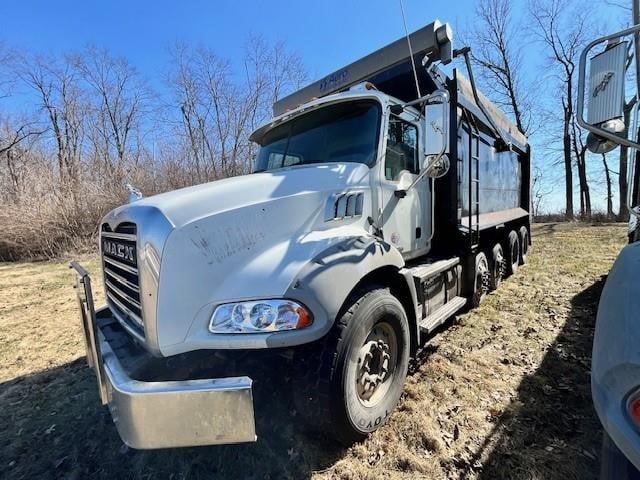 Photo of a 2018 Mack GRANITE GU813
