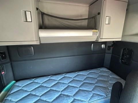 2024 Kenworth T680