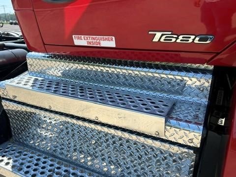 2022 Kenworth T680