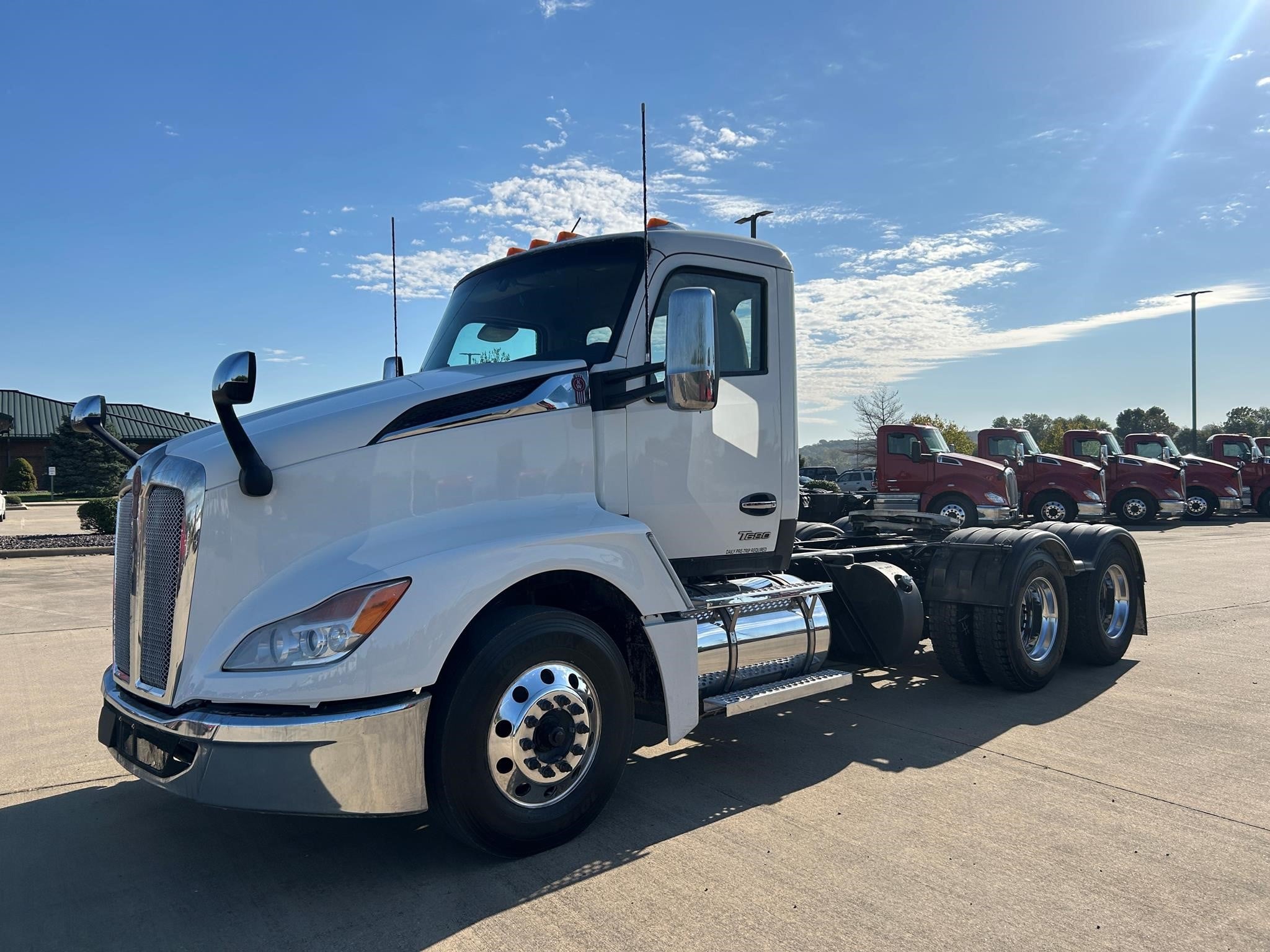 Photo of 2023 Kenworth T680
