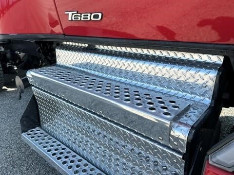2024 Kenworth T680