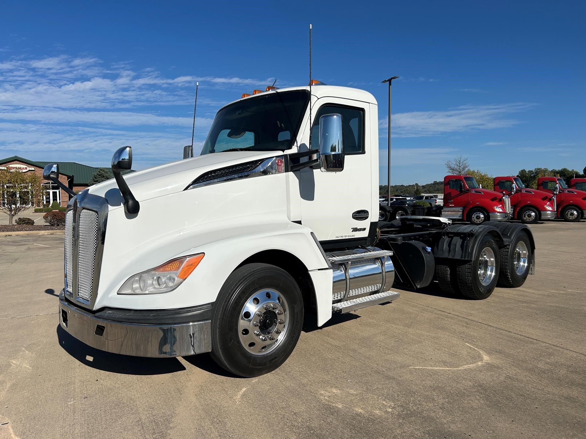 Photo of 2023 Kenworth T680