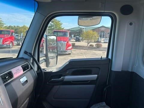 2023 Kenworth T680